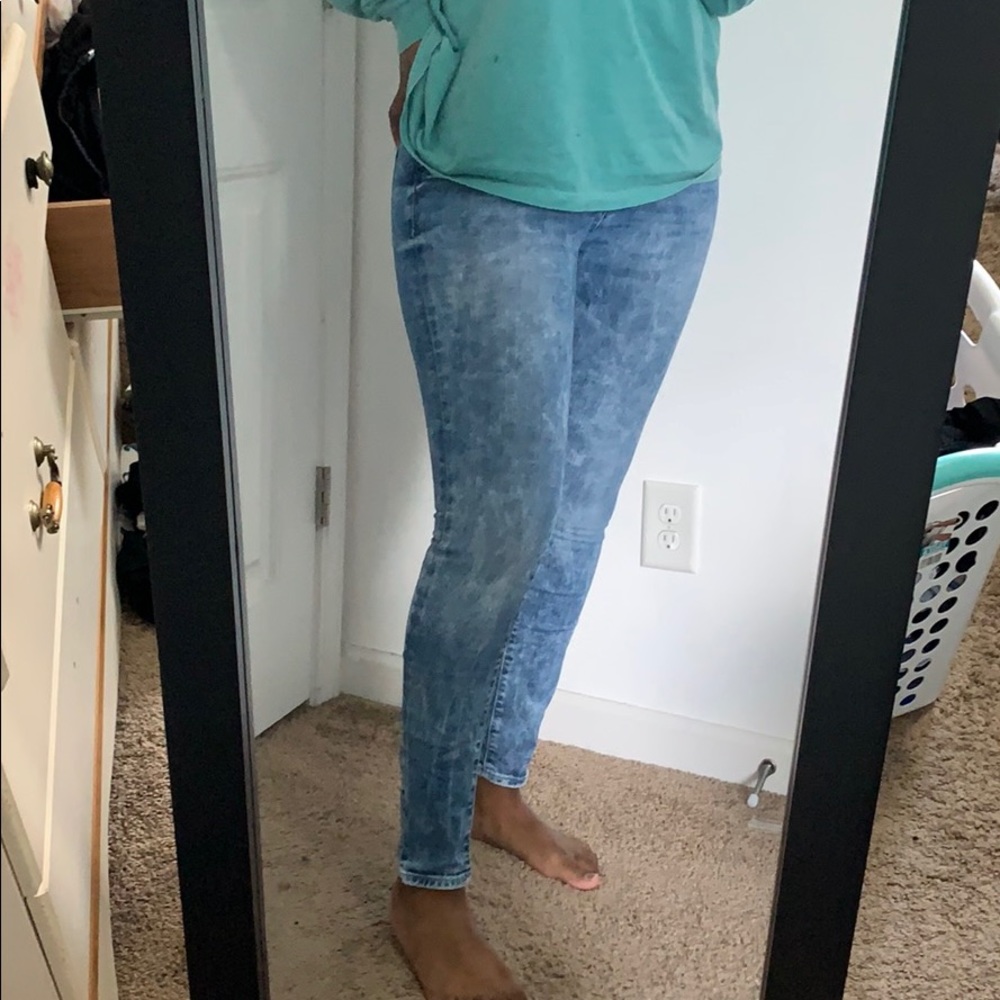 Acid Wash Refuge Skinny Jeans! Size 8